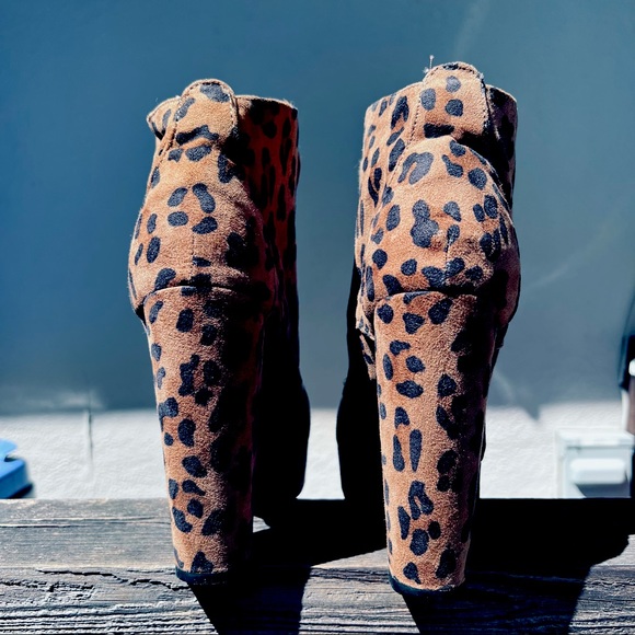 NWOT Forever21 Cheetah Print Brown and Black Booties - Picture 3 of 6
